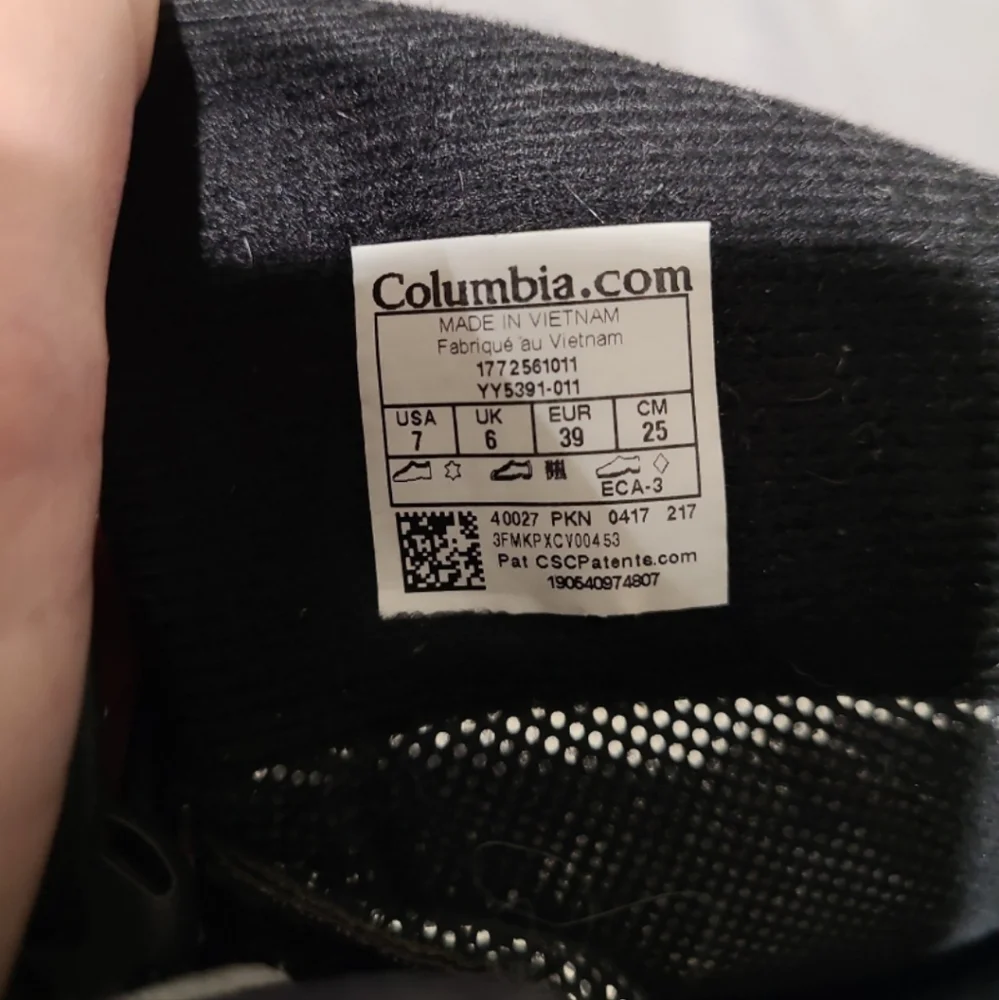 Columbia Womens Size 7 Waterproof 200 grams‎ Winter Snowboots.